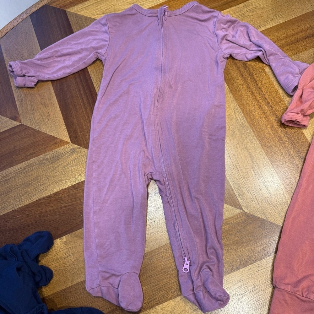 Assorted Baby Bamboo One Pieces Footies lot of 7 small flaw - Picture 9 of 10